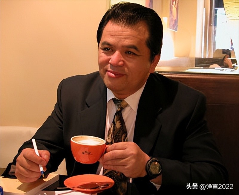 外国人评价老伯,老外街头英文采访老爷爷