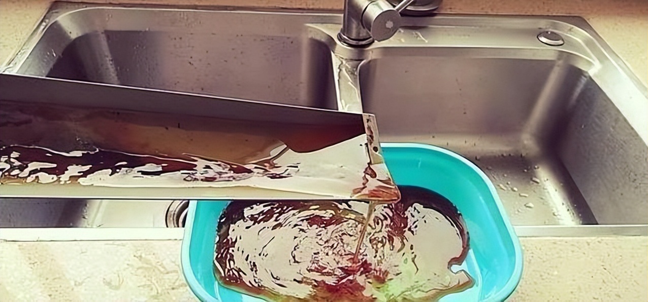 油烟机收集的废油大家怎么处理的,油烟机里的废油怎么处理可以浇花