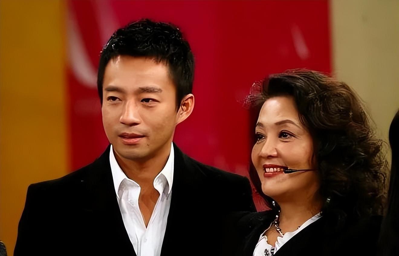 张兰上台演讲说一无所有,张兰经历过失败以后现在的身价