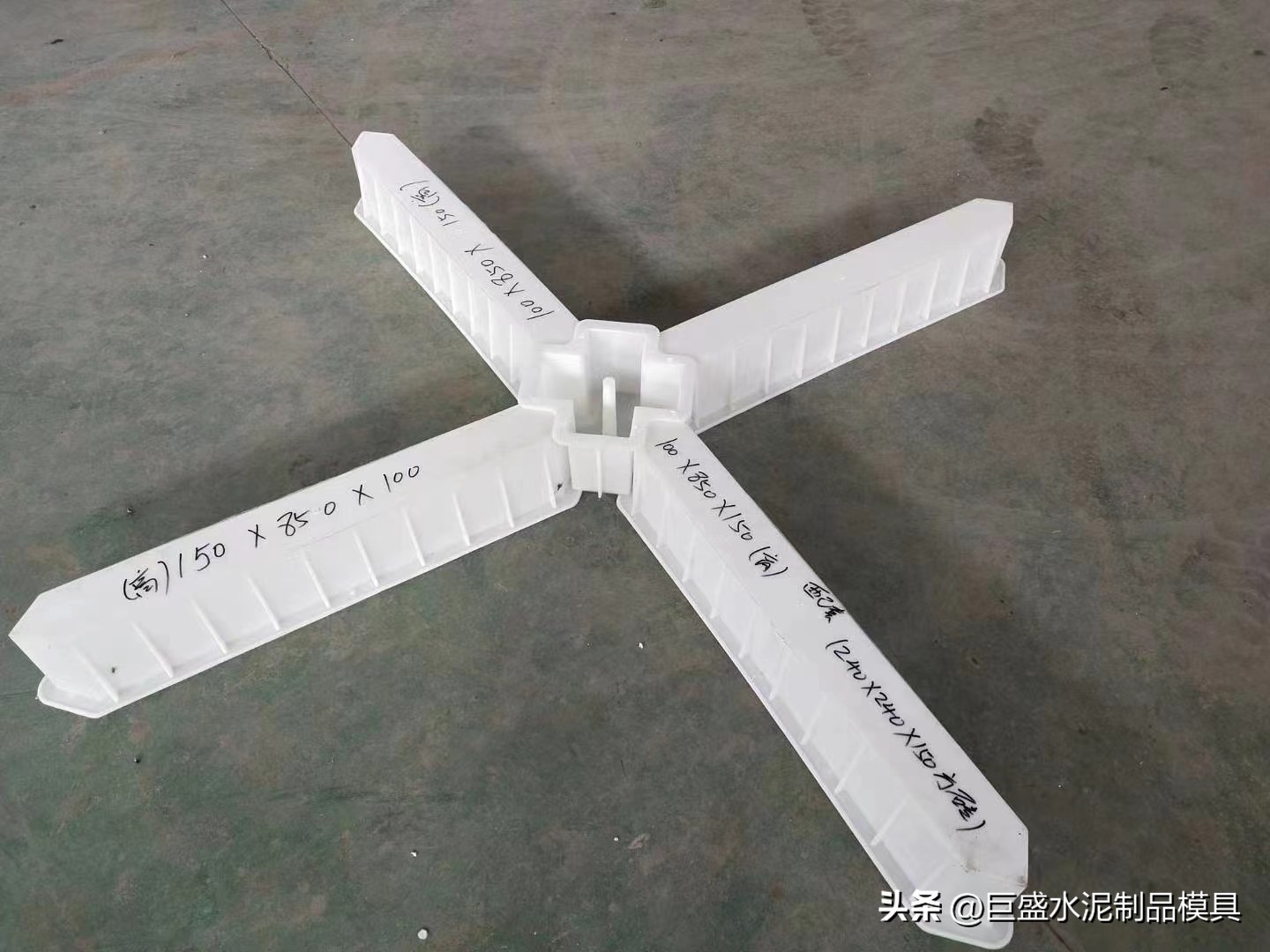 生态挡土墙钢模具,挡土墙护坡模具生产厂家