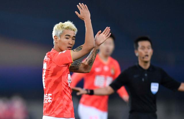 3点24分！男足队员的表态让人嗤笑，网友：吃海参不会变软吧