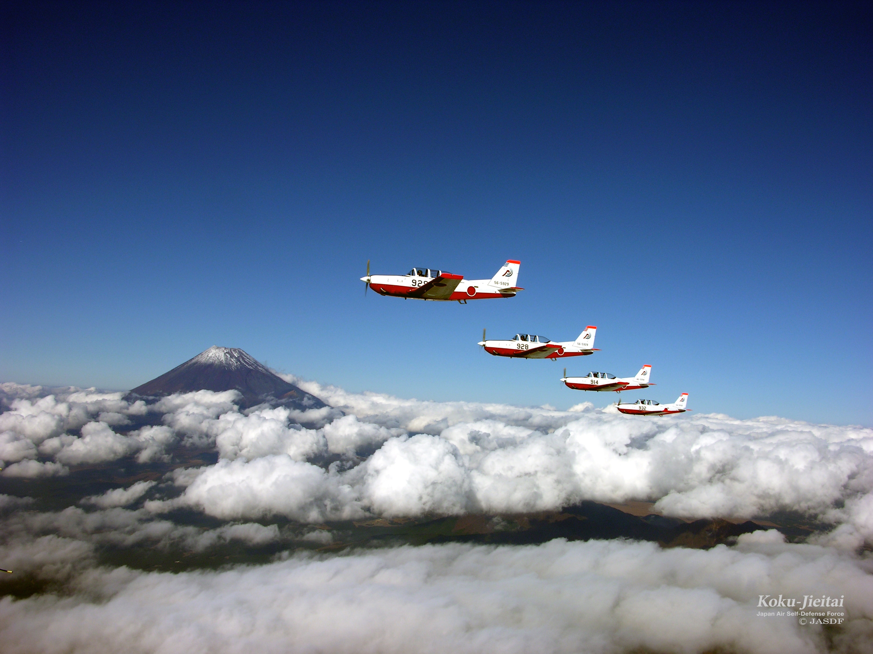 日本空中自卫队战斗机训练视频,日本富士直升机