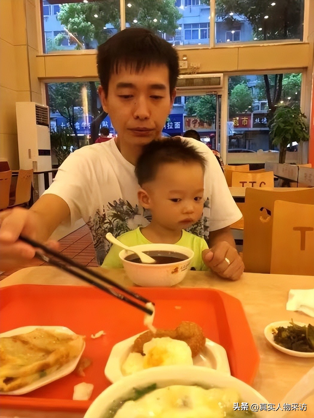 得知儿子自闭症抑郁了,自闭症的孩子家长得抑郁症