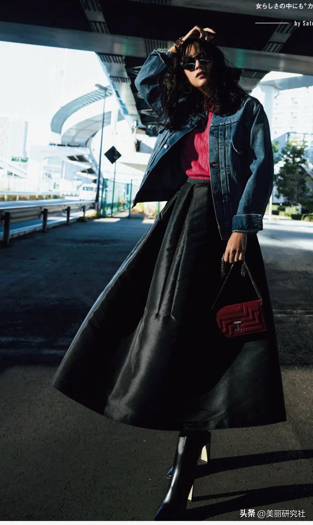 春天穿搭牛仔女裤子复古蓝,深色卷边直筒牛仔夏季穿搭