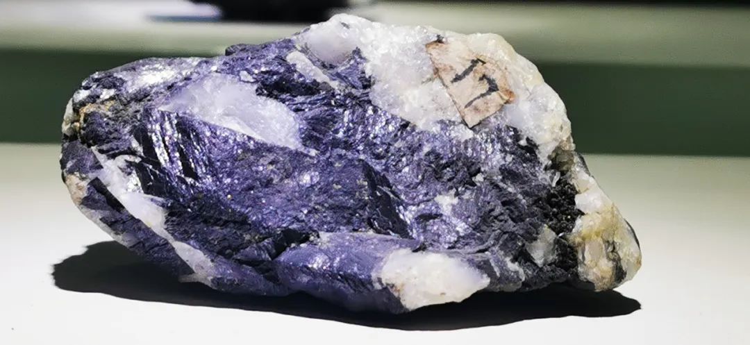 矿物颜料——“饿狼传说”黑钨矿