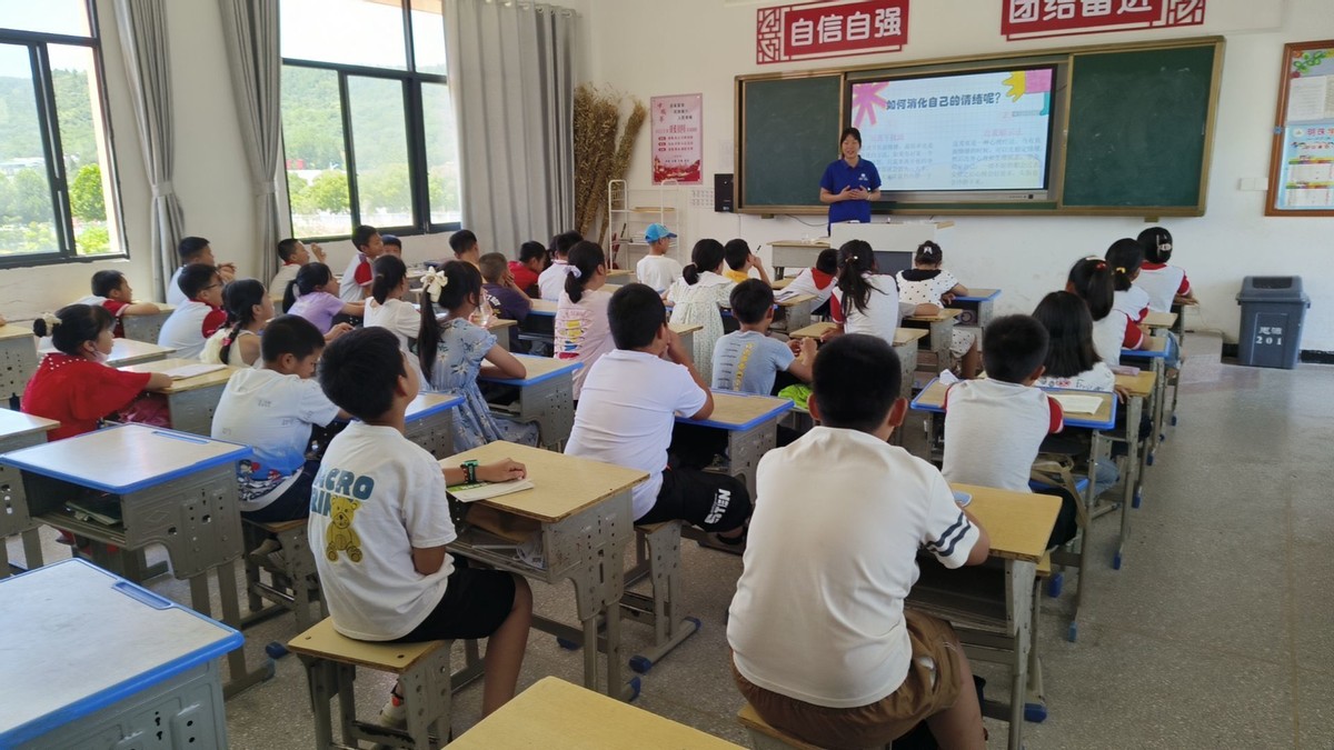 湖北学子三下乡一路同行情暖童心,湖北优师学子三下乡