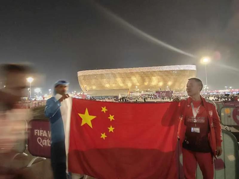 球迷王子李强先生在卡塔尔世界杯足球赛场传播汉文化展示新形象