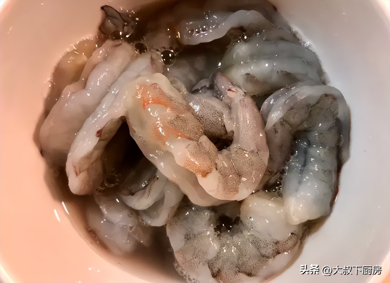 湘菜腰果虾球做法,凤梨虾球果香与肉香的完美融合