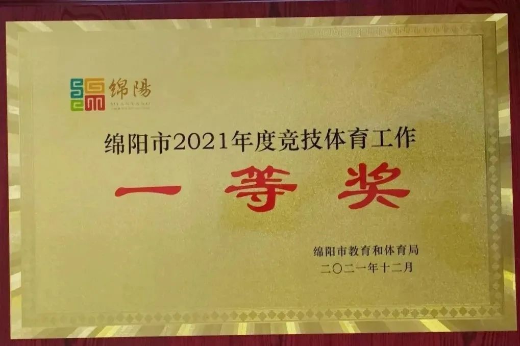 鐩涗笘鍗庤癁鐮ョ牶鍓嶈,鐩涗笘涓崕鐮ョ牶鍓嶈