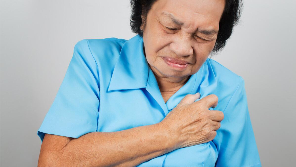 左胸口隐隐作痛一阵阵刺痛几秒,左胸老是刺痛几秒是心脏病吗