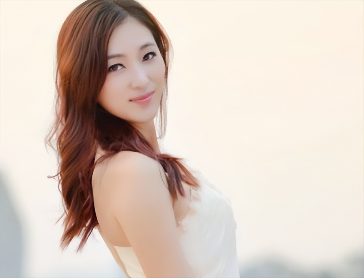 女人胸部长毛有异味是什么情况,女人胸部长汗毛怎么回事