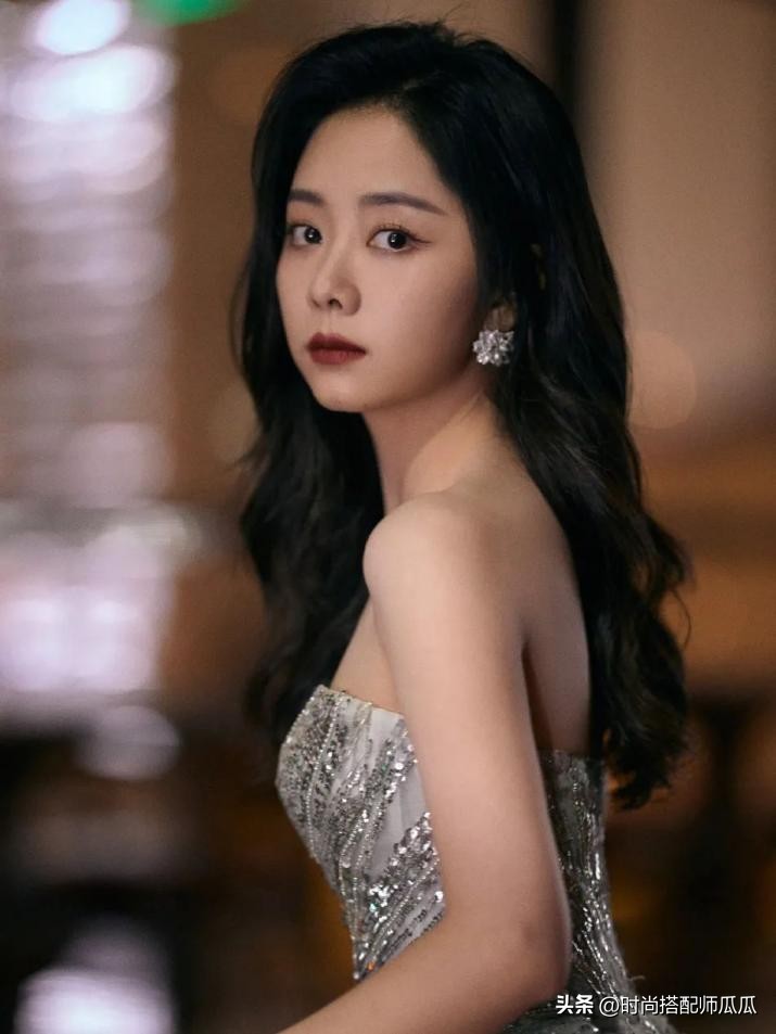 圆脸女生适合的直发,圆脸适合留中长直发吗