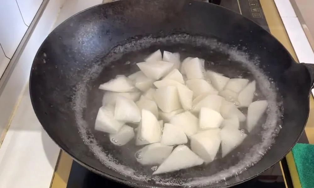 什么食物可以增强免疫力抗病毒 (抗病毒中吃什么食物增加免疫力)