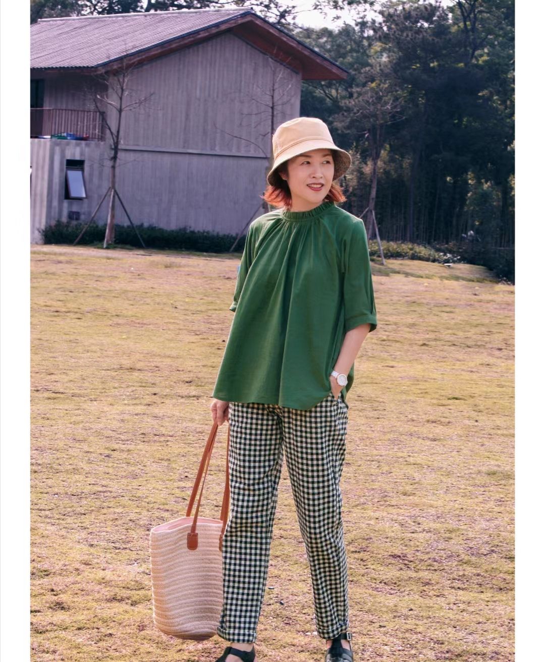 50岁女人有白发剪什么样的发型,四十多岁女人白发多适合什么发型