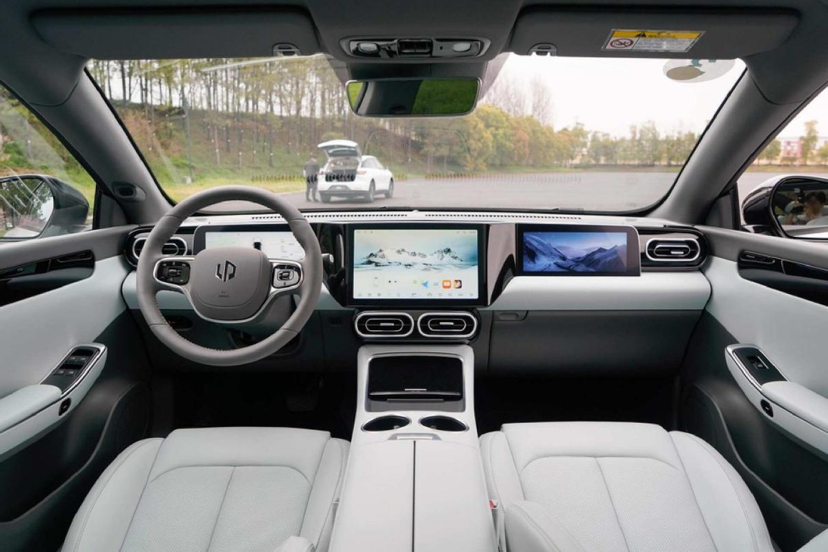 零跑c01价格15.98万黑色,零跑c01价格低高颜值的电车首选