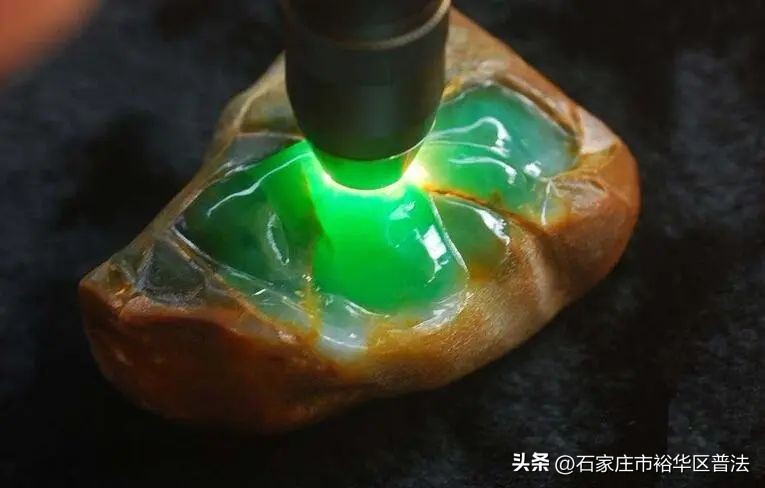 直播间卖翡翠几百块钱,直播间翡翠卖几十块是真的吗