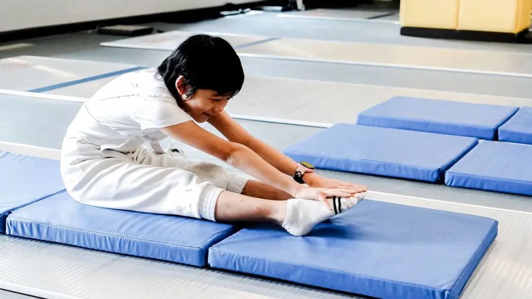 儿童击剑运动员下肢力量训练,少儿运动击剑