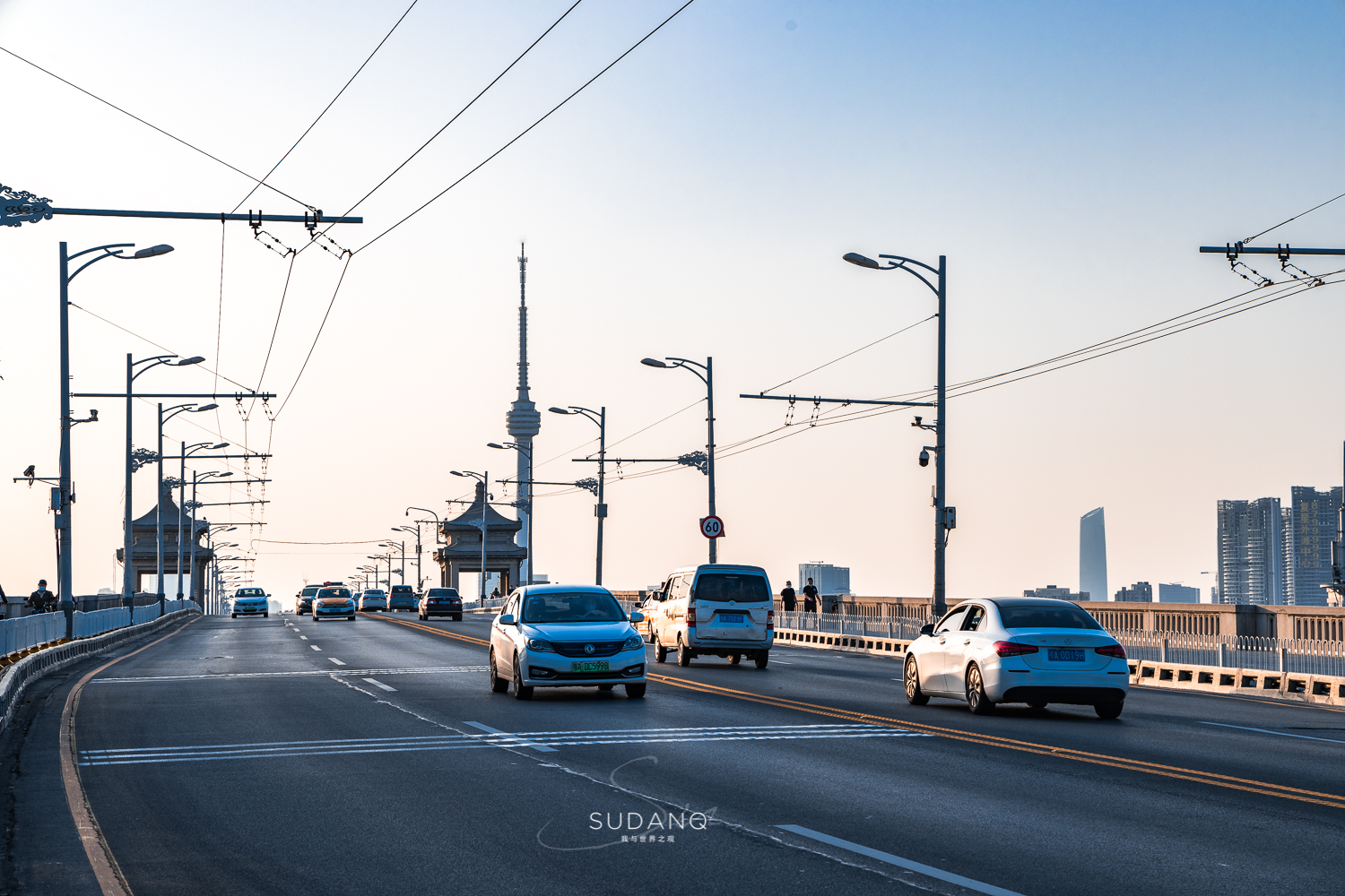 武汉建桥实力世界第一,武汉第一座长江大桥始建于哪一年