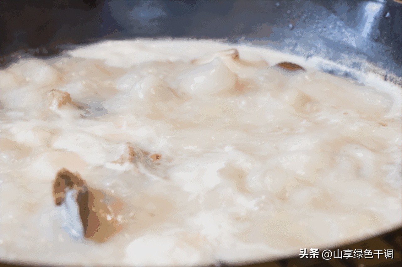 四川女子独自一人做小吃，透露成本8元，一份卖15，月收益3万