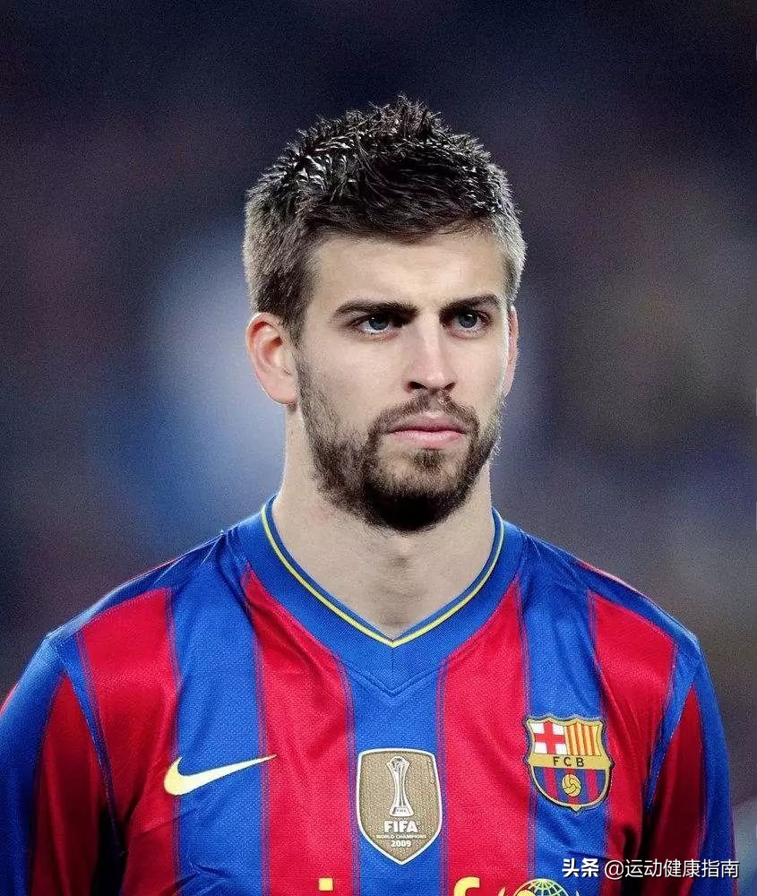 球场上奔跑的美好肉体，让女球迷疯狂的10大足球帅哥盘点，慎点哦