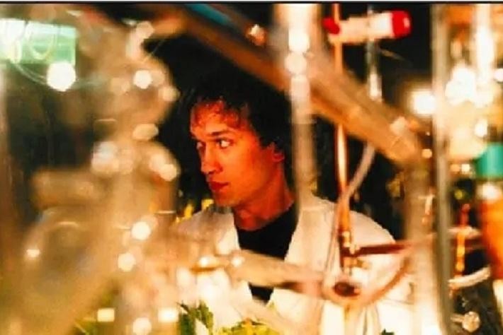 格莱舍尔在摄影之路上，对摄影业产生了怎样的影响？