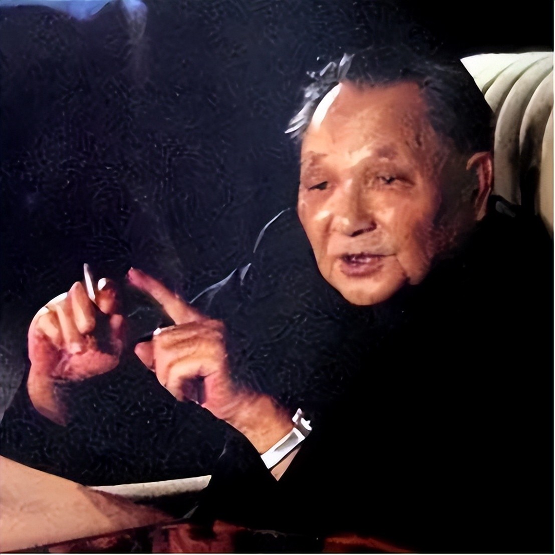 军委制定接防香港方案，忽视了*力武**准备，*小平邓**沉着脸说了2句话