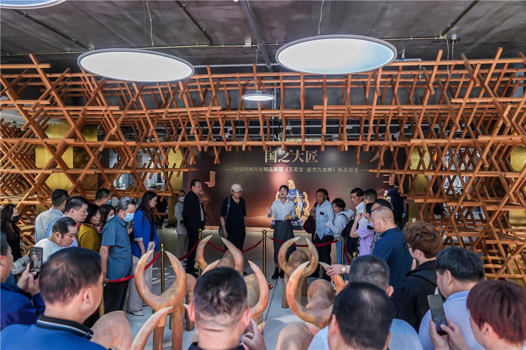 千年重器创新复原，盛世九龙樽新品首发：万茗堂再出“新王牌”