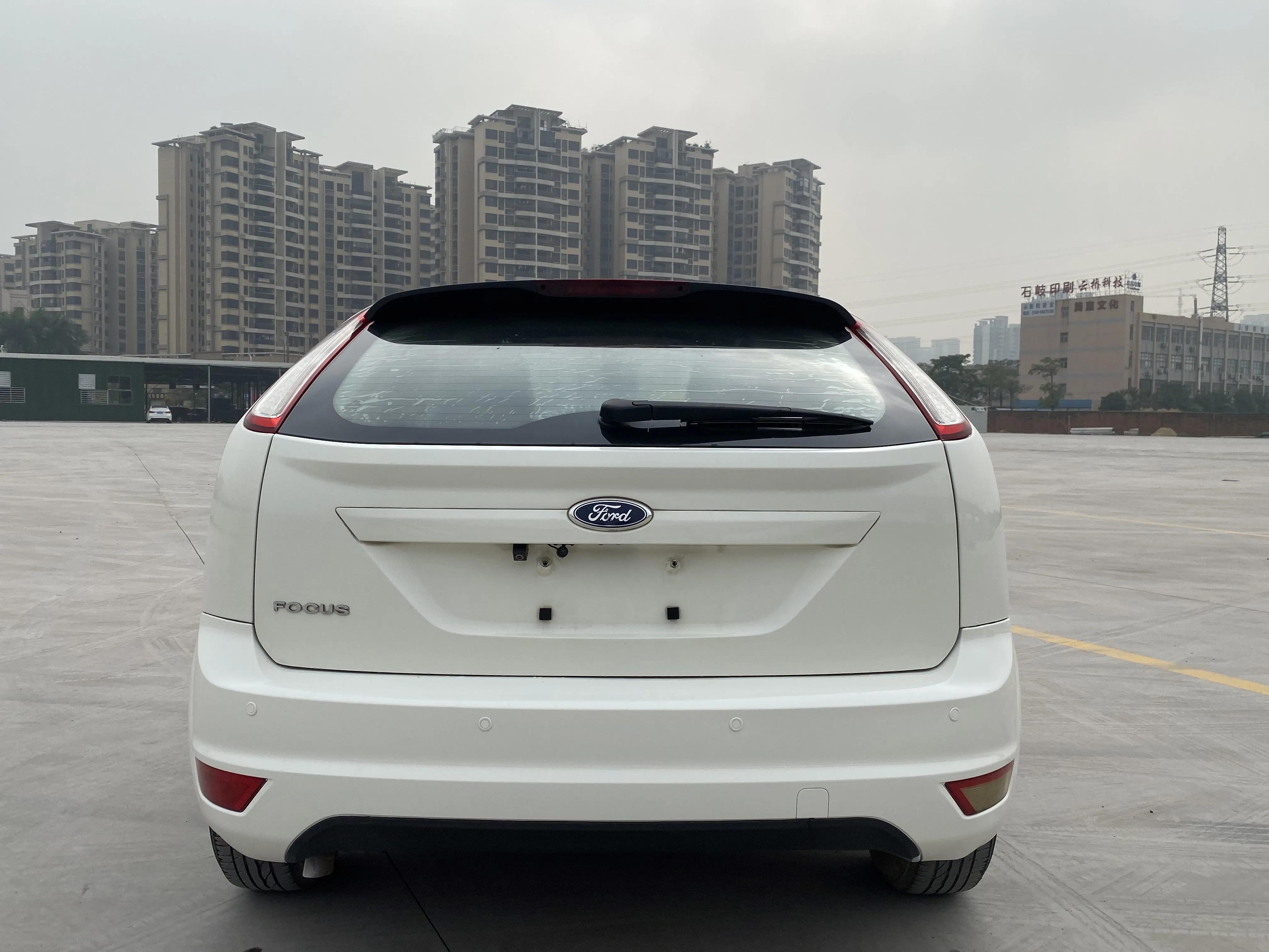 2013款1.6经典福克斯两厢手动二手,福特福克斯2013款两厢1.8t多少钱