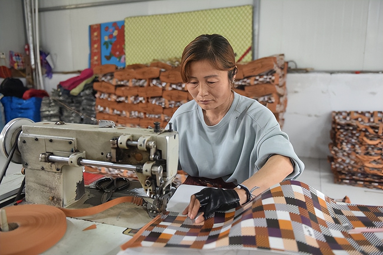 河北景县：乡村“微工厂”拓宽村民致富路