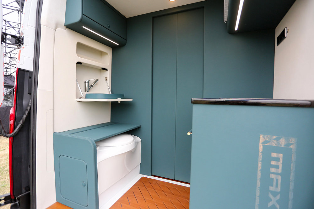 2.5米高上汽大通纯电科技智能房车,自行式房车上汽大通原厂房车实拍