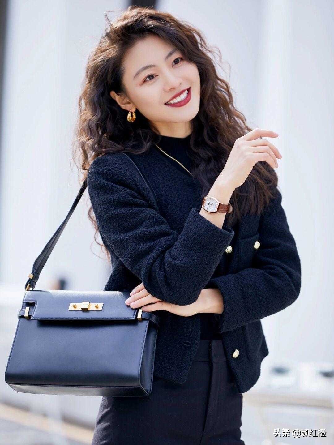 今年流行的职场穿搭女士,明亮色职场风穿衣搭配