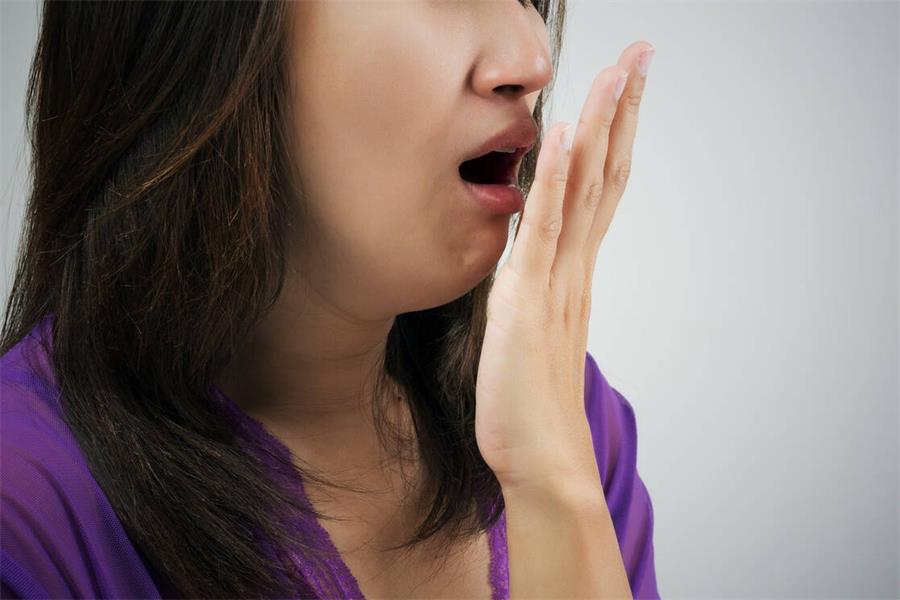 ​嘴巴有臭味被别人议论?不妨试试这些小妙招，或能助你口气变清新