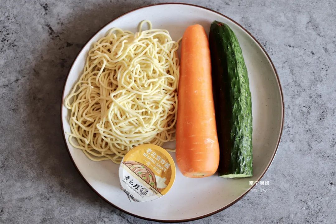 炸酱面的炸酱如何做出来更香,炸酱面的炸酱怎么做大厨教你几步