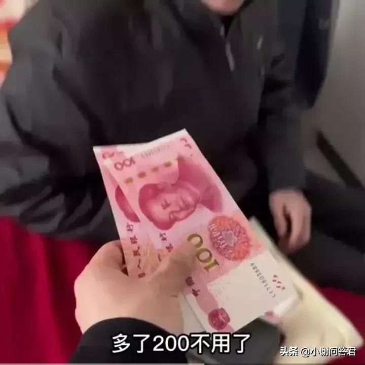 30岁孙子没钱花了，找86岁奶奶要200块钱，奶奶的做法令人感动
