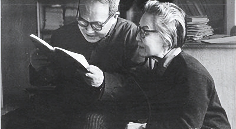 女人和男人对话有两种站着和躺着,女人站着和男人对话