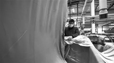 靠“耍大牌”年赚240亿！最嚣张的甲方，为何让耐克阿迪抢着求虐