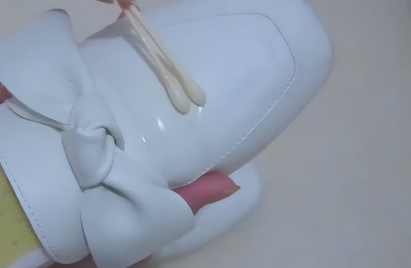 皮鞋穿久了会有折痕？擦点“它”，折痕自动消失，让你天天穿新鞋