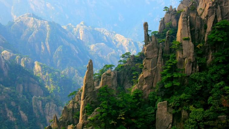 18岁民警因公殉职现场,党十八大以来因公牺牲民警