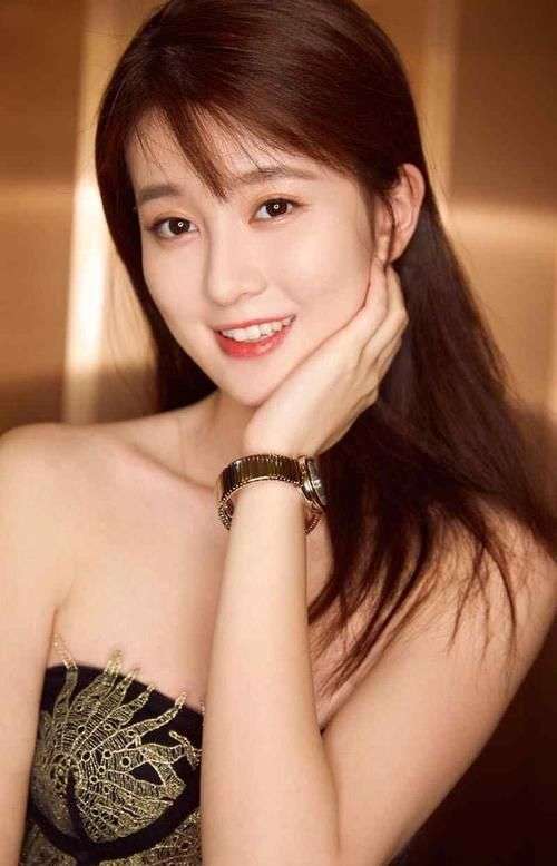 头大脸大女人适合贝雷帽吗,头小脸大的女生适合什么发型