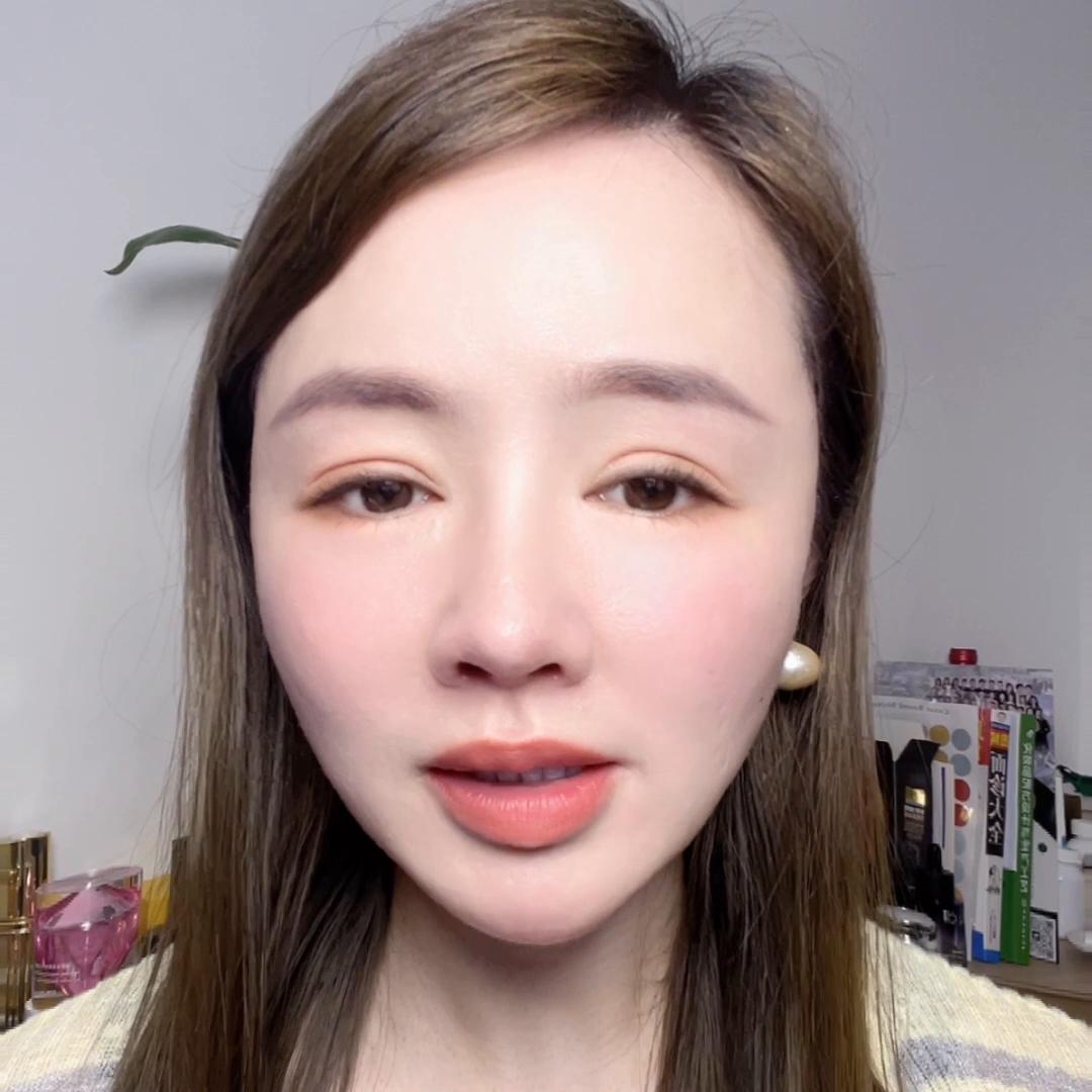 今天一个粉丝，还说家里买了好多的产品，一点效果都没有，...