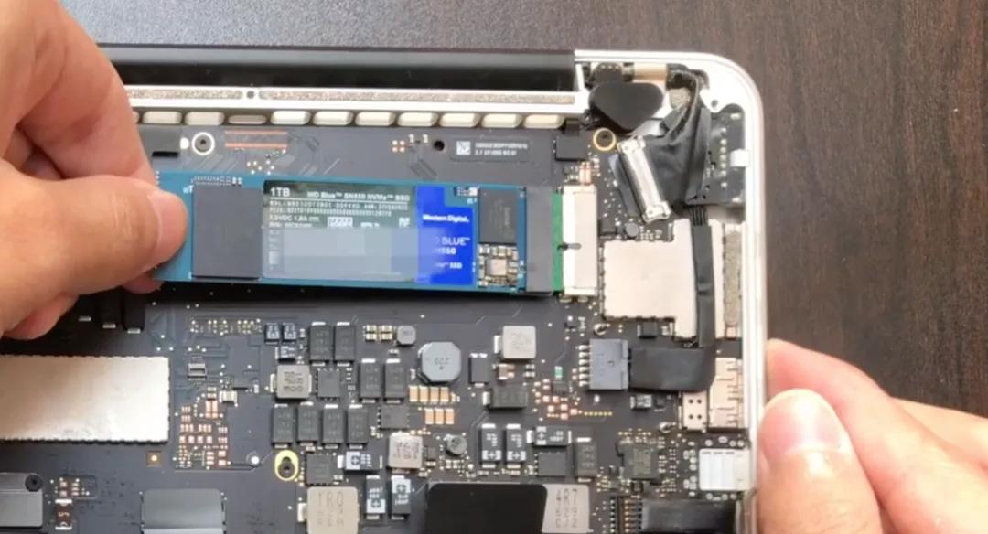 macbookair4.1如何升级硬盘,macbookair换硬盘1t