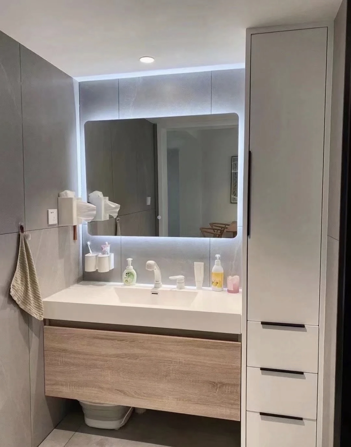 还好当初没放弃，给家里硬挤出15cm窄柜，入住后用处太大了