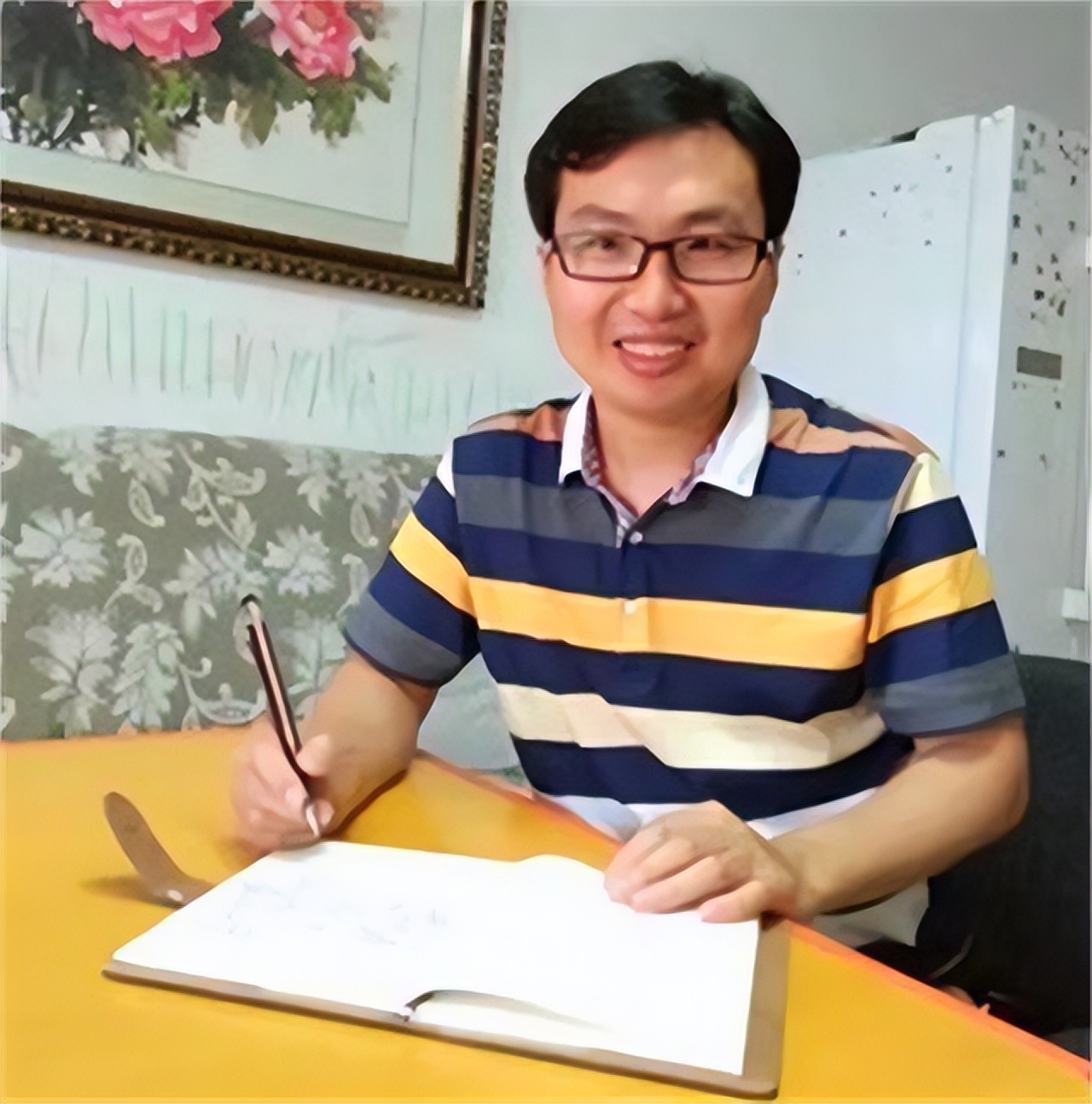 农村穷小伙进城上学捡废品,拾荒小伙供妹妹上大学