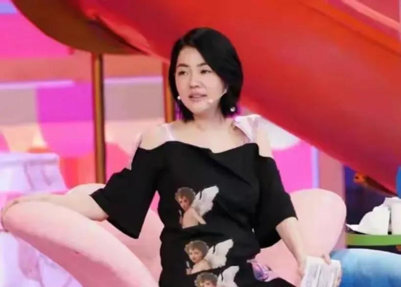 台上生猛，台下很怂：小S和这两个男人的故事，原来这么“悲惨”