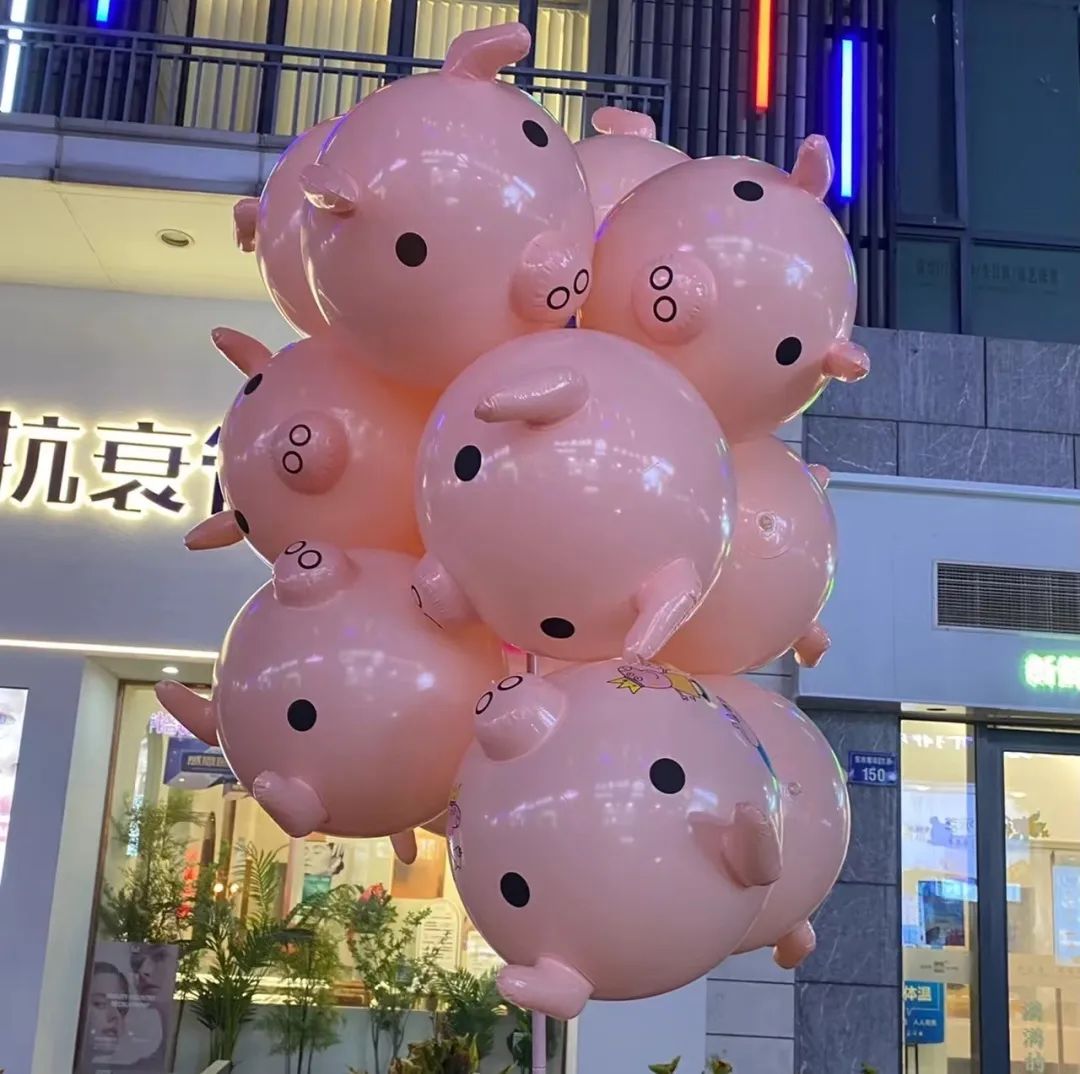 这届网友眼红摆摊赚钱，不起眼的小生意藏着大商机