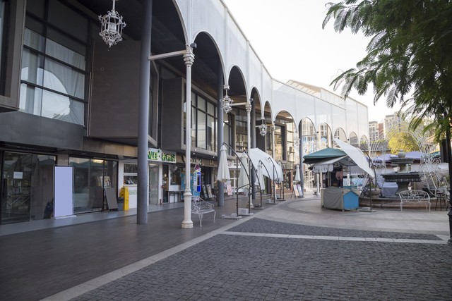 10年前借给发小50万买门面，10年后他哀求:128万的门面抵50万还你