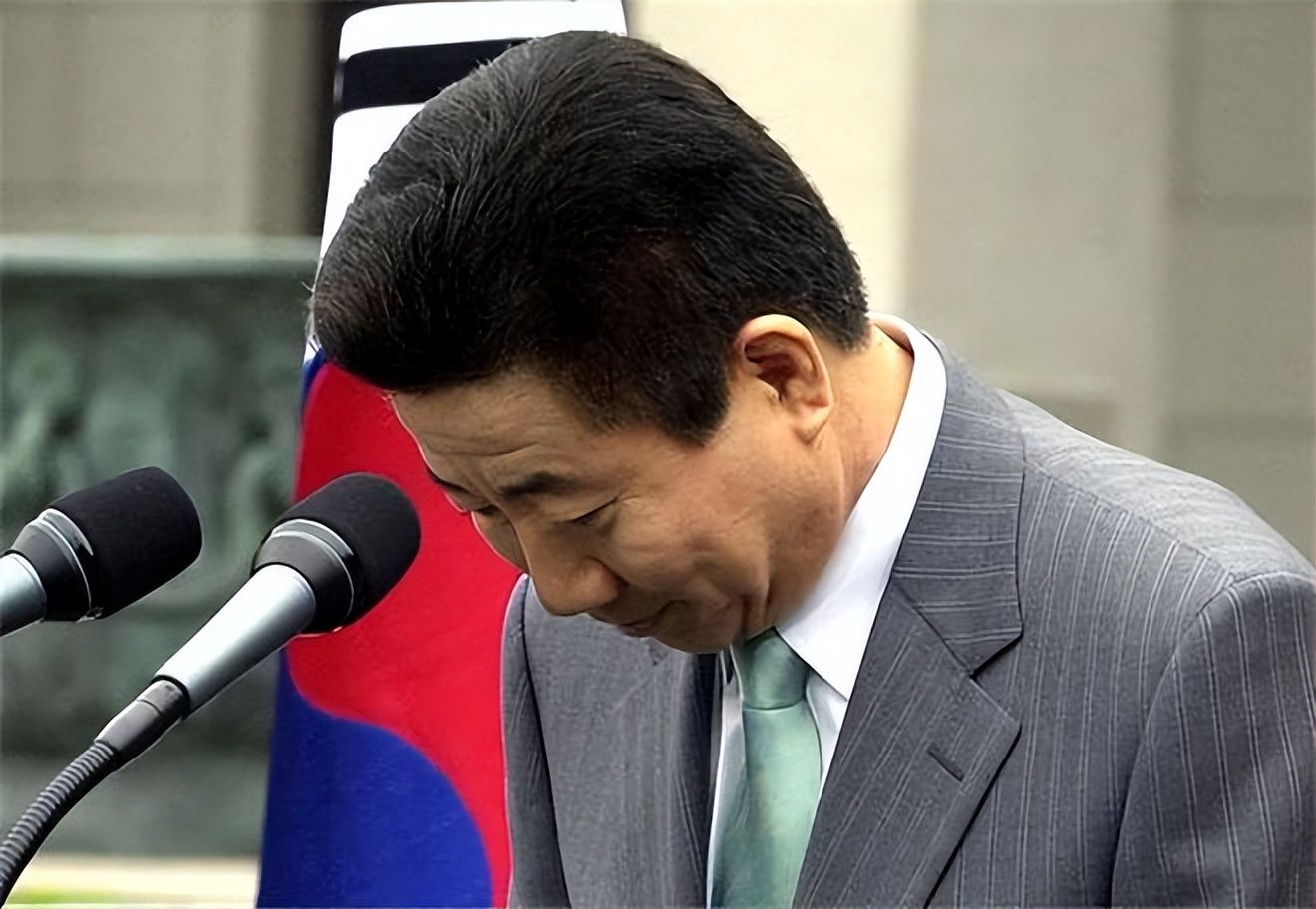 09年韩国前总统卢武铉跳崖自杀后，儿子赴中发展，女儿被捕入狱