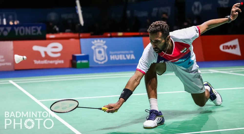 羽毛球反手网前接吊球步法,羽毛球后场接网前吊球的步法