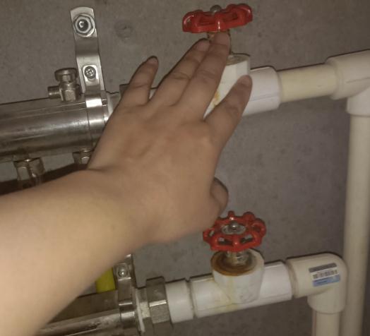 不供暖的时候地热阀用关吗,不供暖了暖气片关掉还是开着