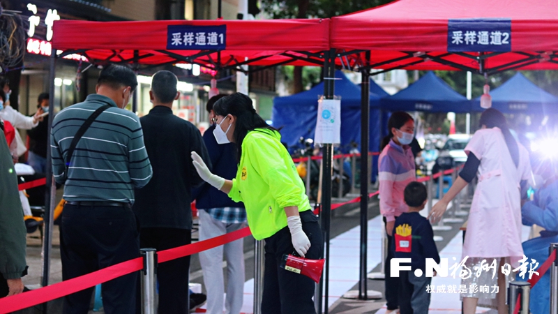 到防疫一线去送物资,到一线的志愿者